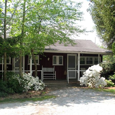 Highland Lake Inn & Resort - Flat Rock Exterior photo
