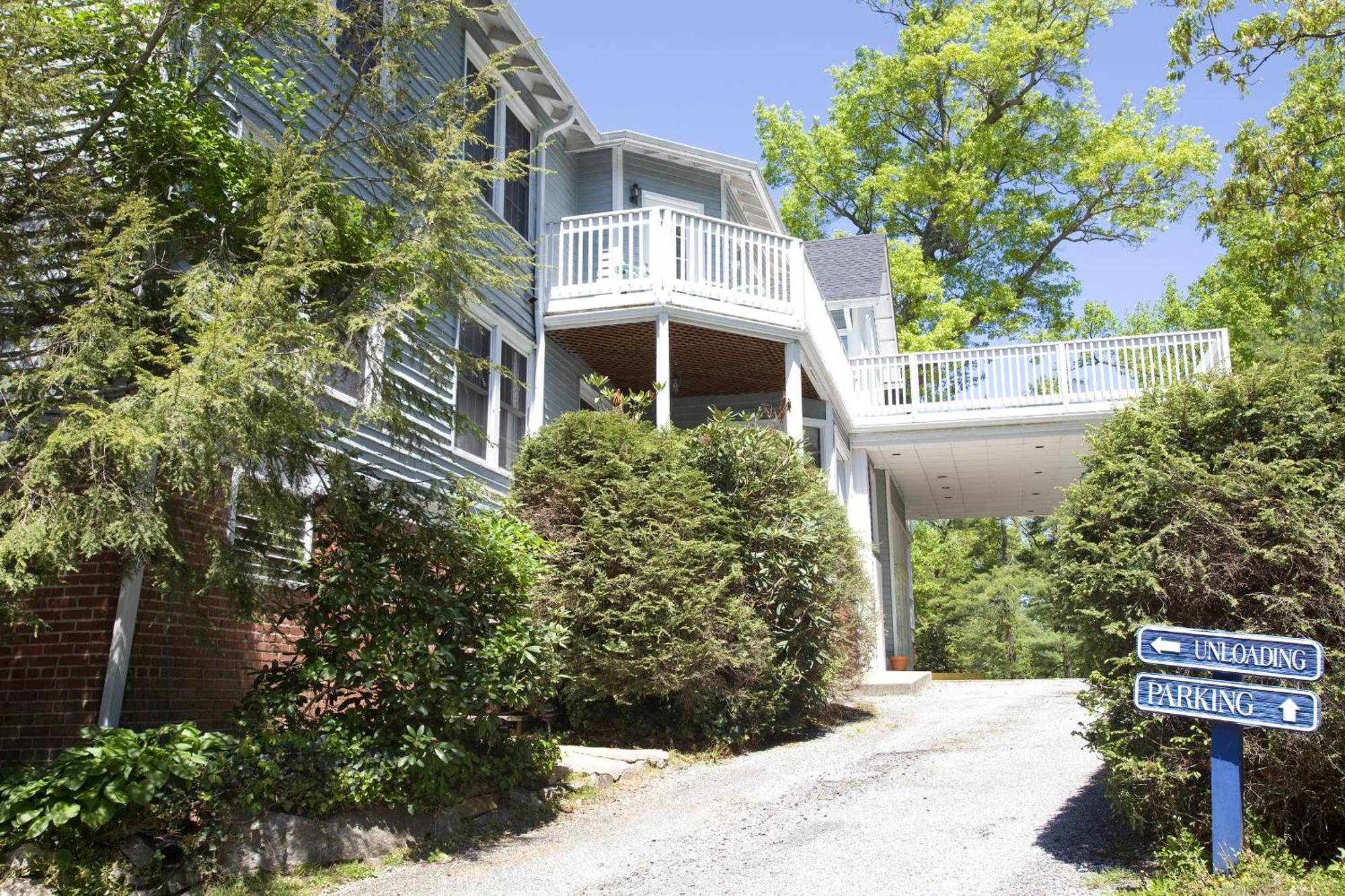 Highland Lake Inn & Resort - Flat Rock Exterior photo